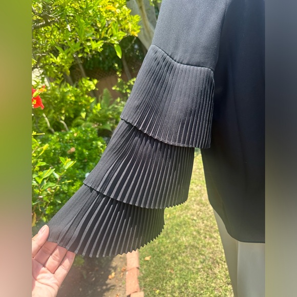 100% Polyester - Picture 4 of 8